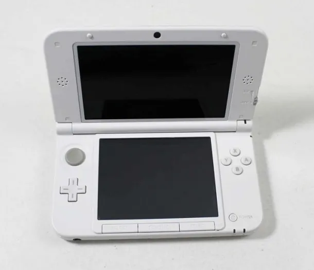 Nintendo 3DS XL Green Yoshi Edition System